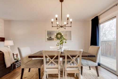 157 Calder Road Se, Medicine Hat, AB - Indoor Photo Showing Dining Room