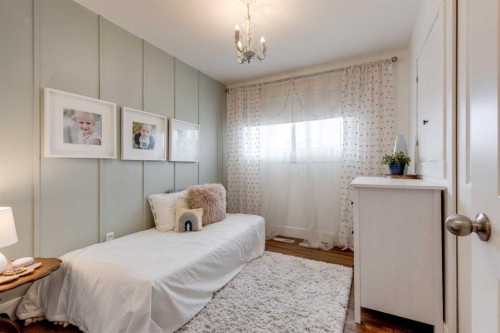 157 Calder Road Se, Medicine Hat, AB - Indoor Photo Showing Bedroom