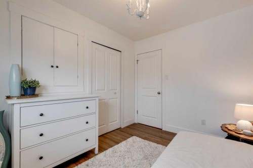 157 Calder Road Se, Medicine Hat, AB - Indoor Photo Showing Bedroom