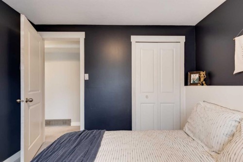 157 Calder Road Se, Medicine Hat, AB - Indoor Photo Showing Bedroom