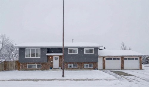 157 Calder Road Se, Medicine Hat, AB - Outdoor With Facade