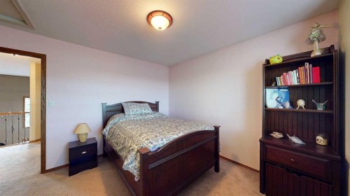 443 East 9 Avenue, Dunmore, AB - Indoor Photo Showing Bedroom