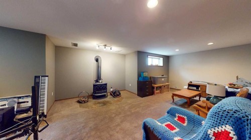 443 East 9 Avenue, Dunmore, AB - Indoor