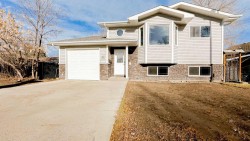 326 3 Street SW Medicine Hat, AB T1A 4C8