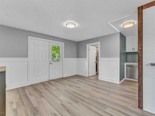 80 Pacific Avenue, Irvine, AB - Indoor Photo Showing Other Room