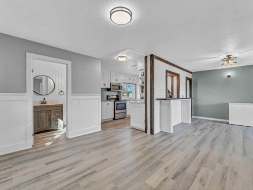 80 Pacific Avenue, Irvine, AB - Indoor Photo Showing Kitchen