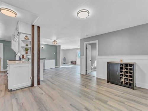 80 Pacific Avenue, Irvine, AB - Indoor