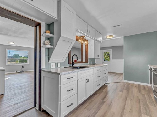 80 Pacific Avenue, Irvine, AB - Indoor