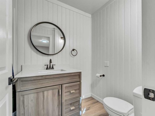 80 Pacific Avenue, Irvine, AB - Indoor Photo Showing Bathroom