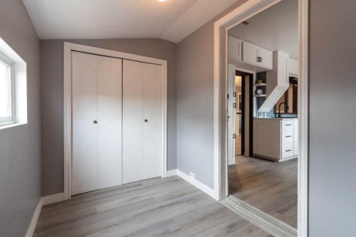 80 Pacific Avenue, Irvine, AB - Indoor Photo Showing Other Room