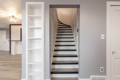 80 Pacific Avenue, Irvine, AB - Indoor Photo Showing Other Room