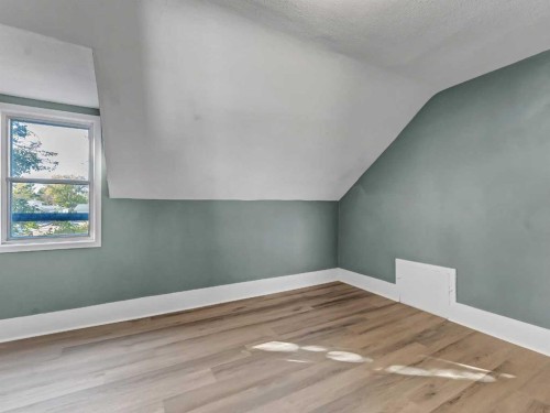 80 Pacific Avenue, Irvine, AB - Indoor Photo Showing Other Room