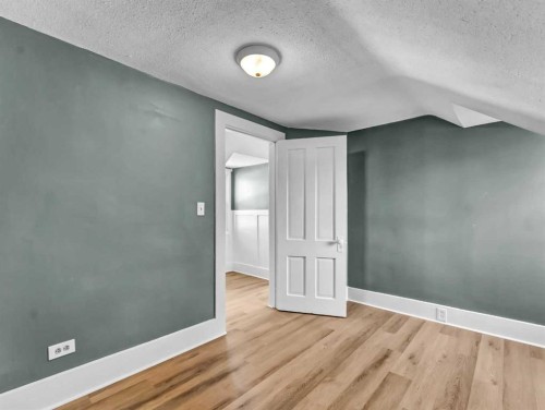 80 Pacific Avenue, Irvine, AB - Indoor Photo Showing Other Room