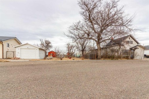 80 Pacific Avenue, Irvine, AB - Outdoor