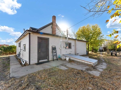 80 Pacific Avenue, Irvine, AB - Outdoor