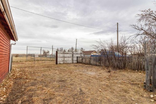 80 Pacific Avenue, Irvine, AB - Outdoor