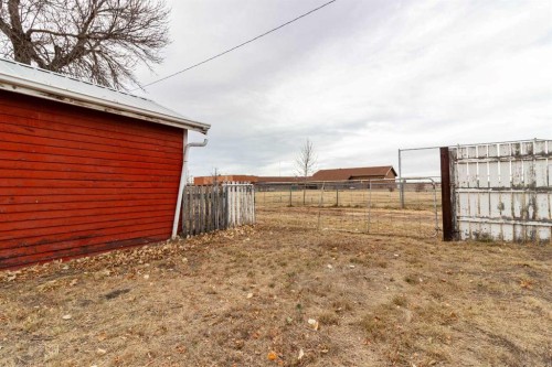 80 Pacific Avenue, Irvine, AB - Outdoor