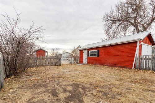 80 Pacific Avenue, Irvine, AB - Outdoor