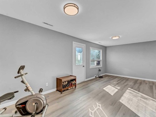 80 Pacific Avenue, Irvine, AB - Indoor