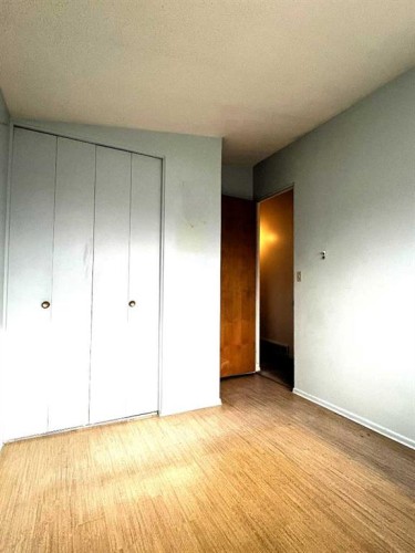 895 16A Street Ne, Medicine Hat, AB - Indoor Photo Showing Other Room