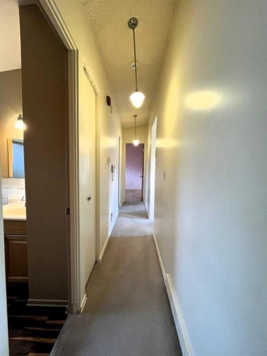 895 16A Street Ne, Medicine Hat, AB - Indoor Photo Showing Other Room