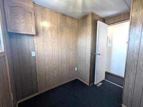 413 4 Street, Suffield, AB - Indoor Photo Showing Other Room
