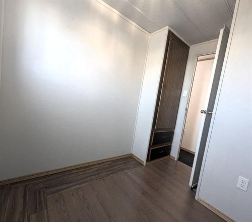 413 4 Street, Suffield, AB - Indoor Photo Showing Other Room