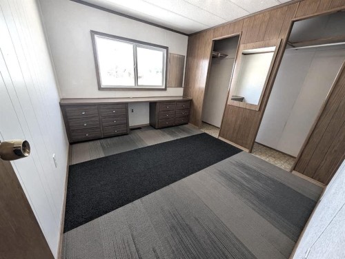 413 4 Street, Suffield, AB - Indoor