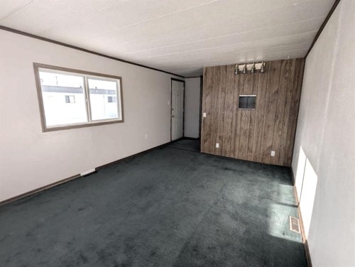413 4 Street, Suffield, AB - Indoor Photo Showing Other Room