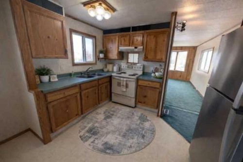 413 4 Street, Suffield, AB - Indoor Photo Showing Kitchen With Double Sink