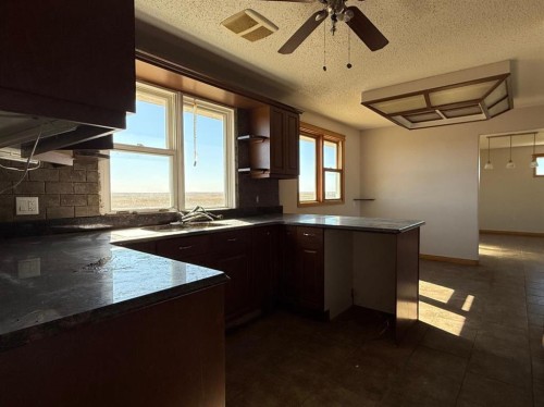 14515 Range Road 93, Rural Cypress County, AB - Indoor Photo Showing Kitchen