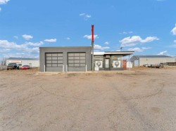 802 & 806 Highway Avenue NE Redcliff, AB T0J 2P0