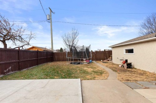 70 Colter Crescent Nw, Medicine Hat, AB - Outdoor