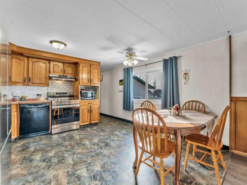 125 Foster Street Se, Seven Persons, AB - Indoor