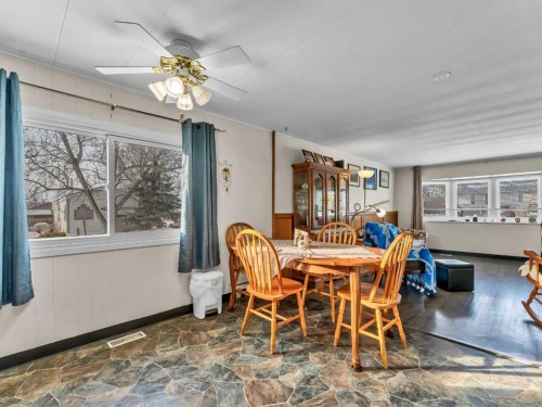 125 Foster Street Se, Seven Persons, AB - Indoor Photo Showing Dining Room