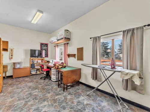 125 Foster Street Se, Seven Persons, AB - Indoor