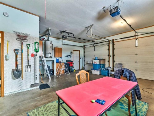 125 Foster Street Se, Seven Persons, AB - Indoor Photo Showing Garage