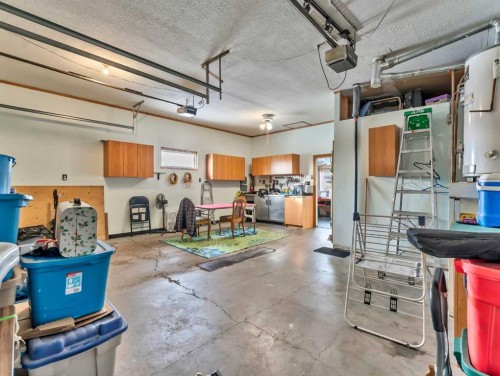 125 Foster Street Se, Seven Persons, AB - Indoor Photo Showing Garage