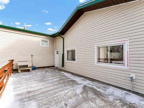 125 Foster Street Se, Seven Persons, AB - Outdoor With Exterior