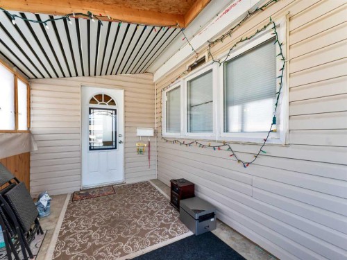 125 Foster Street Se, Seven Persons, AB - Outdoor With Exterior