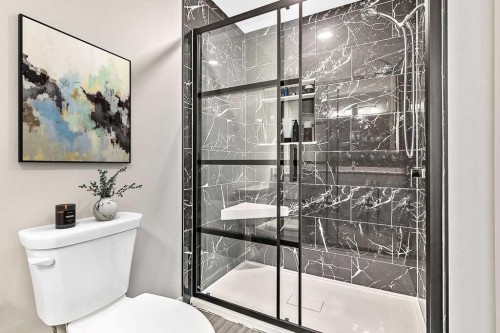 302-21 Ranchlands Boulevard Ne, Medicine Hat, AB - Indoor Photo Showing Bathroom