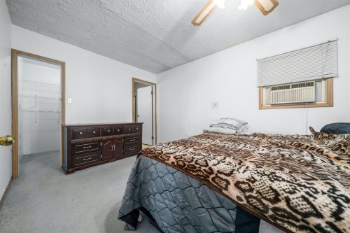 509 3 Street Se, Redcliff, AB - Indoor Photo Showing Bedroom