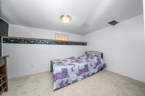 509 3 Street Se, Redcliff, AB - Indoor Photo Showing Bedroom