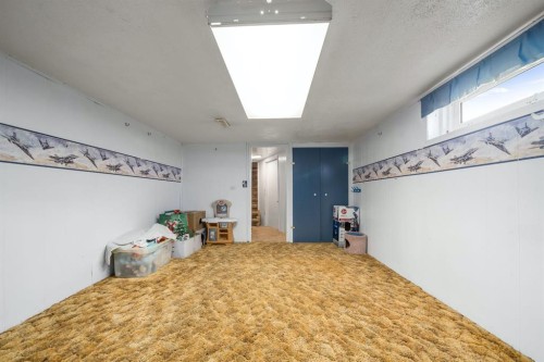 509 3 Street Se, Redcliff, AB - Indoor Photo Showing Other Room