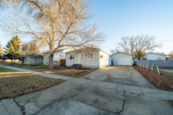 509 3 Street SE Redcliff, AB T0J 2P2
