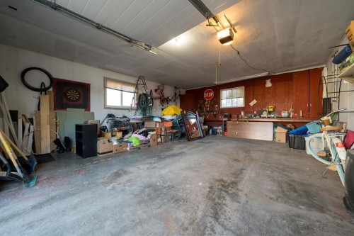 509 3 Street Se, Redcliff, AB - Indoor Photo Showing Garage