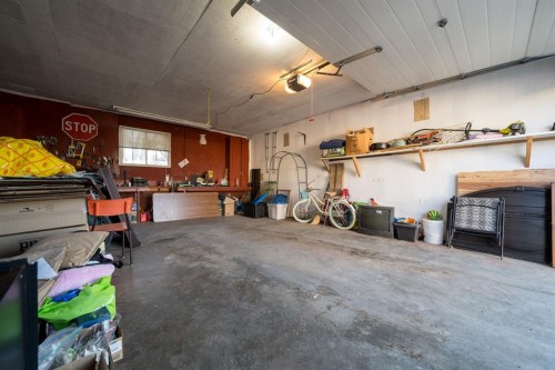 509 3 Street Se, Redcliff, AB - Indoor Photo Showing Garage
