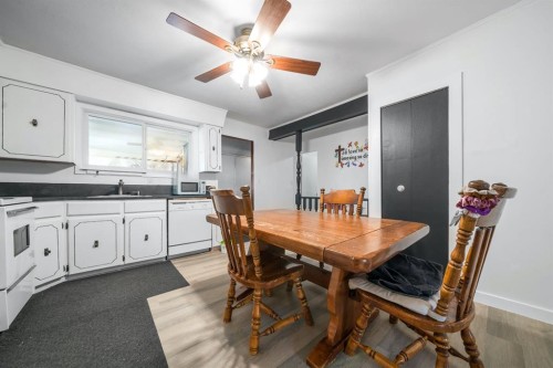 509 3 Street Se, Redcliff, AB - Indoor