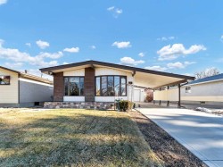 747 Lokier Avenue NW Medicine Hat, AB T1A 7A6