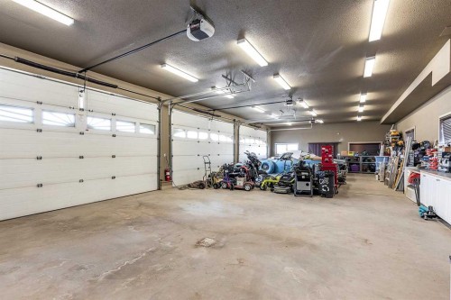 770 Eagle Ridge Drive, Dunmore, AB - Indoor Photo Showing Garage